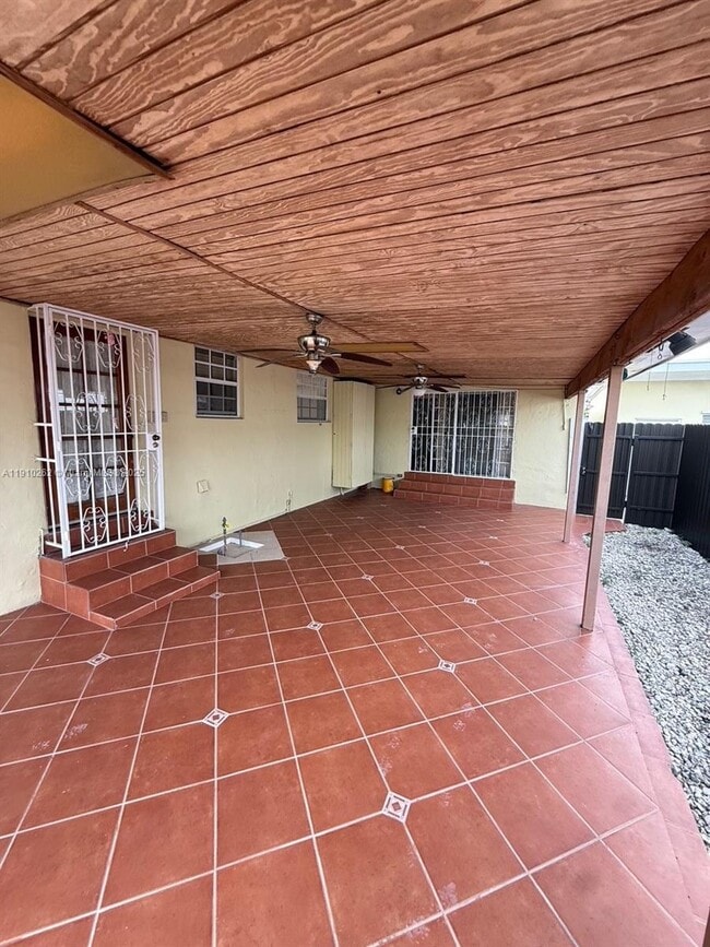 Building Photo - 8401 SW 33rd Terrace