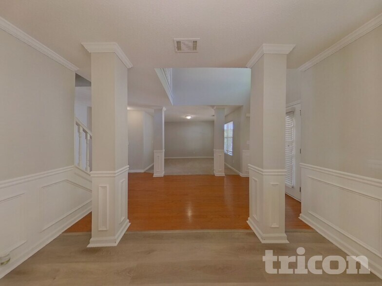 Building Photo - 2880 Chilhowee Dr