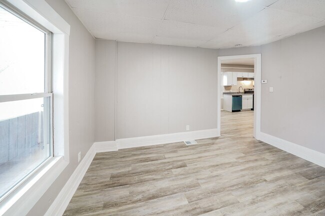 Building Photo - 593 Emerson St