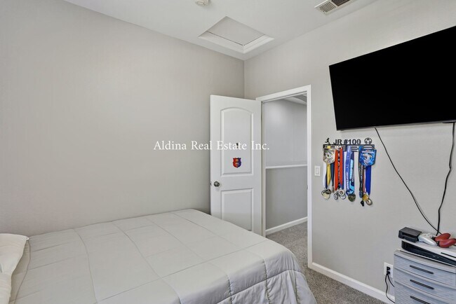 Building Photo - Monte Bella Community