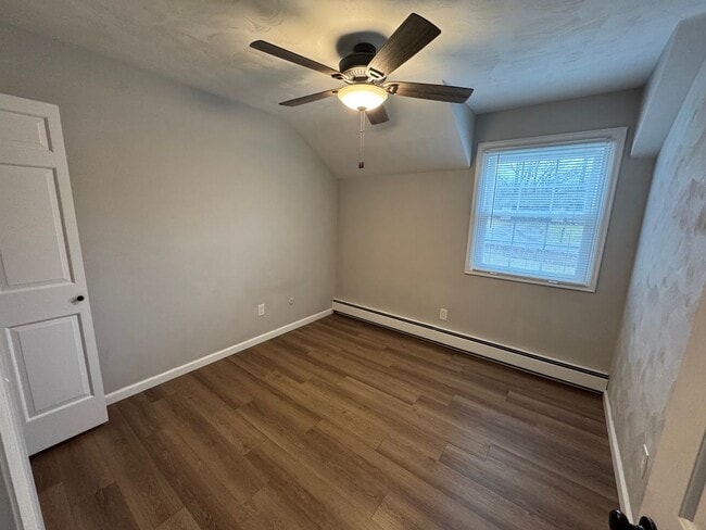 Building Photo - Beautiful Modern Home on the Plateau