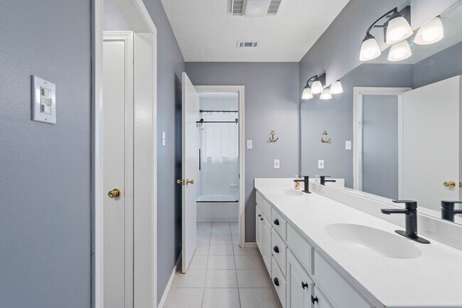 Building Photo - 11085 Jake Pearson Rd