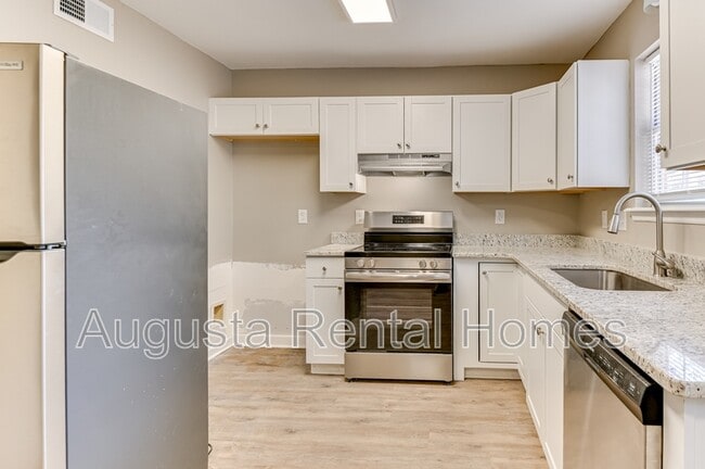 Building Photo - 144 Chalet N Blvd