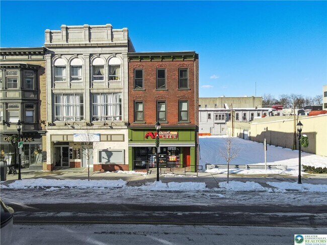 Building Photo - 1015 Hamilton St