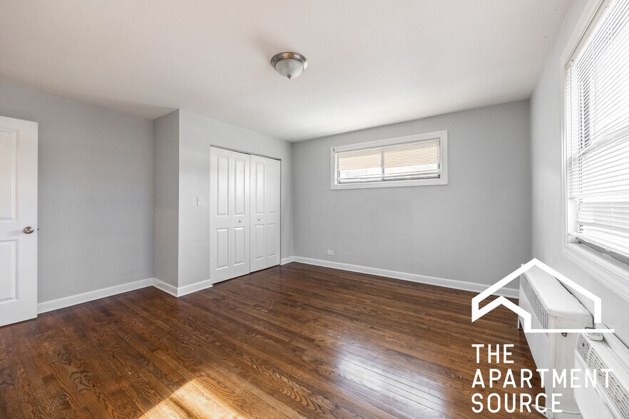 Building Photo - 6807 N Ridge Blvd