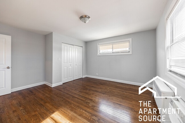 Building Photo - 6807 N Ridge Blvd