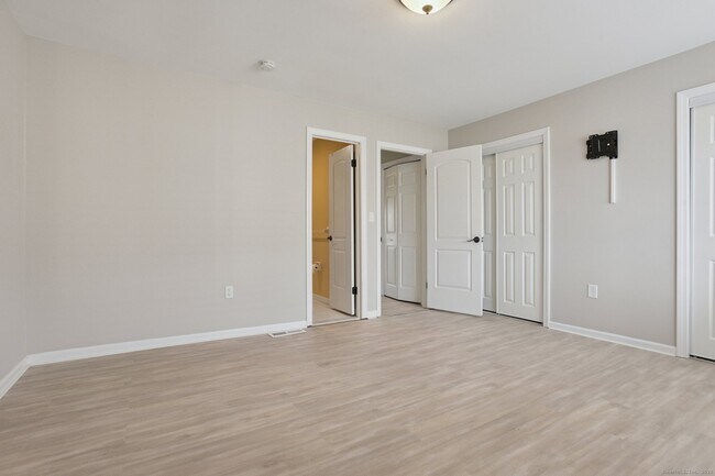 Building Photo - 335 Monticello Dr