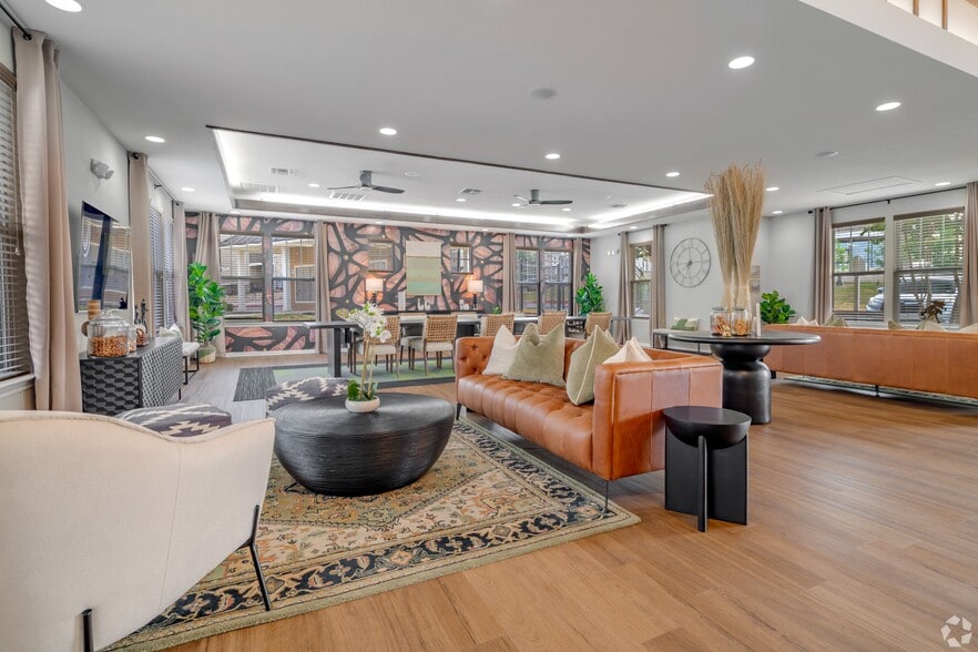 Primary Photo - Heights at Converse