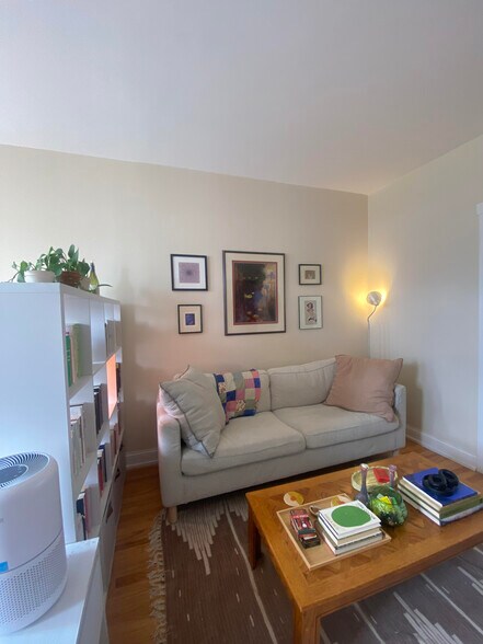 Building Photo - 3106 N Haussen Ct