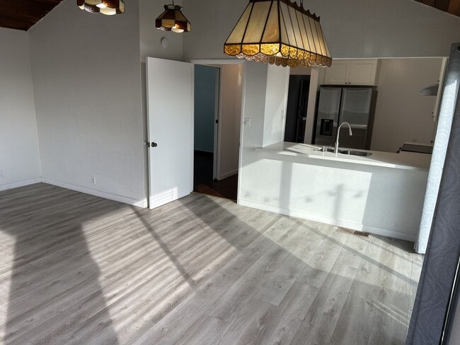Building Photo - Well Maintained 3 Bedroom, 2 Bath Home
