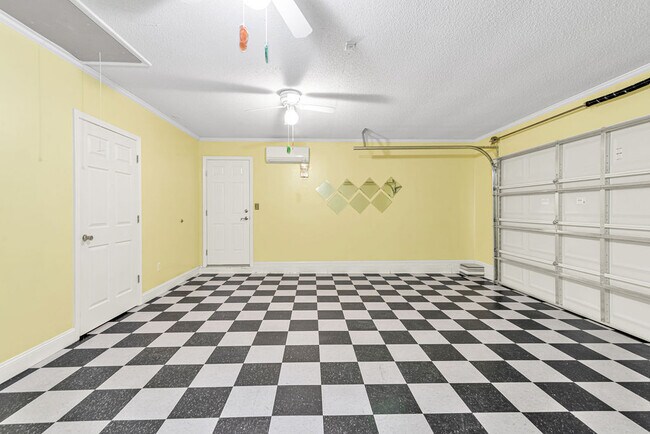Building Photo - 304 Gaston Ct