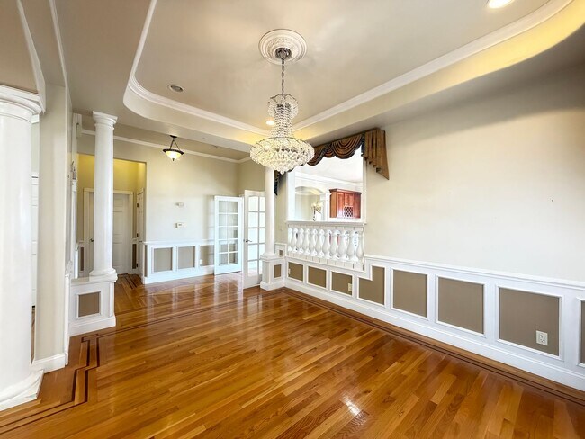 Building Photo - 738 Palmera Ct