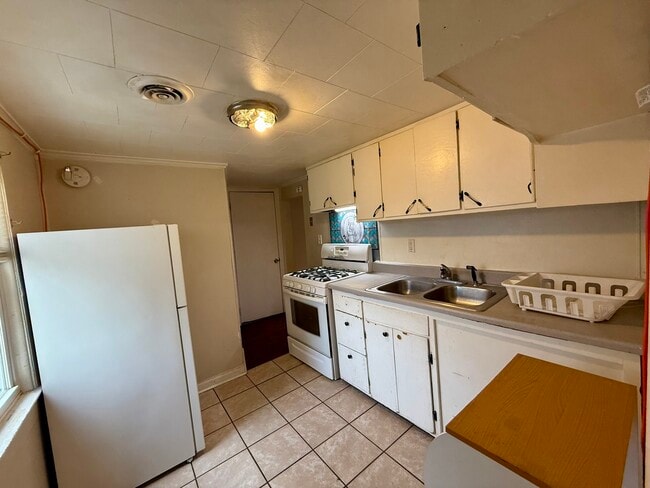 Building Photo - 723 Richards St