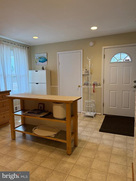 Building Photo - 407 Calvin Ln