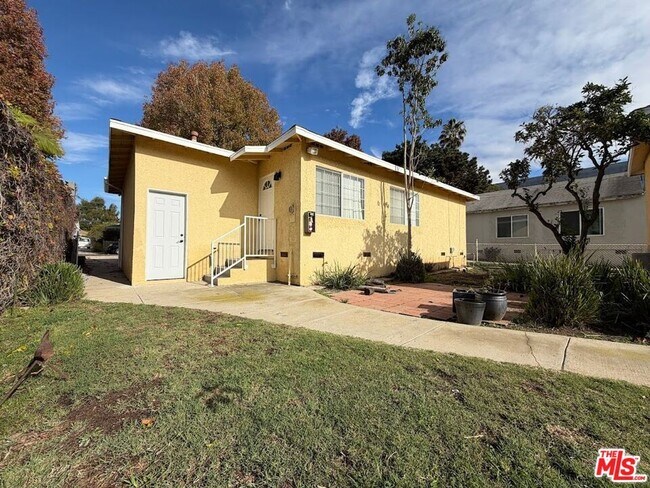 Building Photo - 2004 19th St