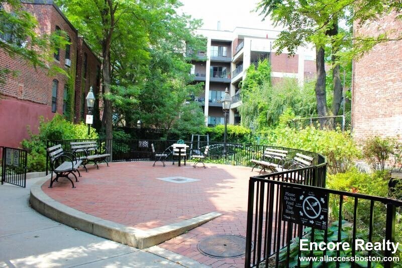 Building Photo - 40 Anderson St