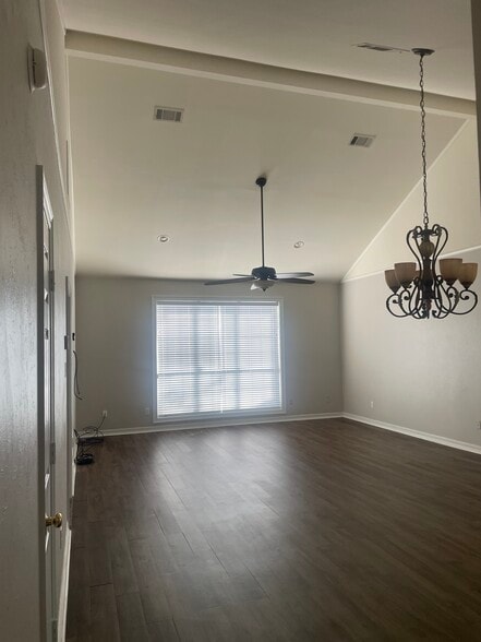 Building Photo - 2432 Melody Ln