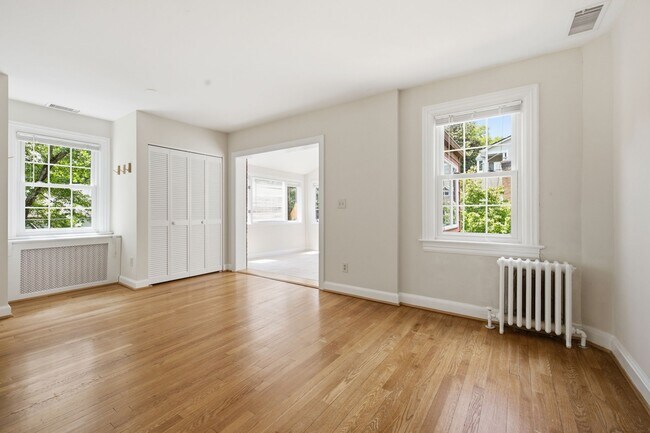 Building Photo - 1500 44th St NW