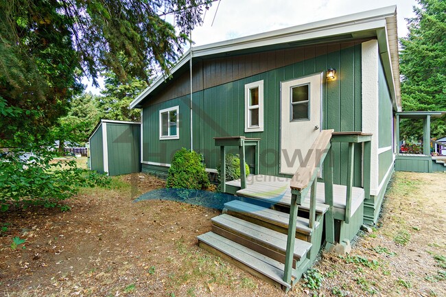 Building Photo - 3-Bedroom, 2-Bath Corner Lot Home in Hayde...