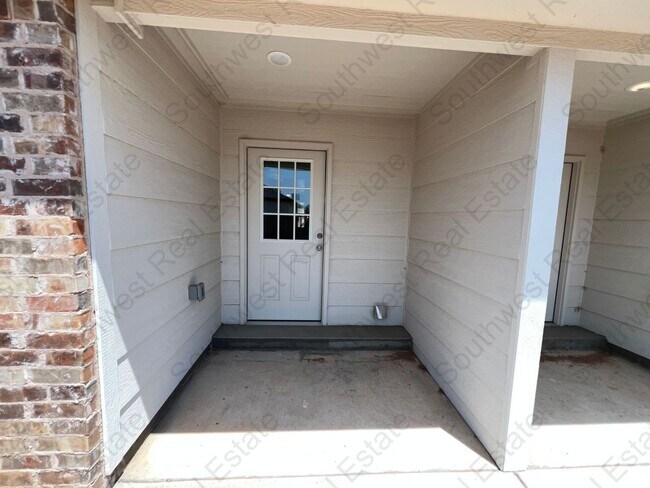 Building Photo - 2121 Bobwhite Ct