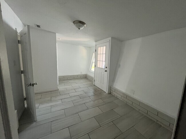Building Photo - 43 Alamanda Dr