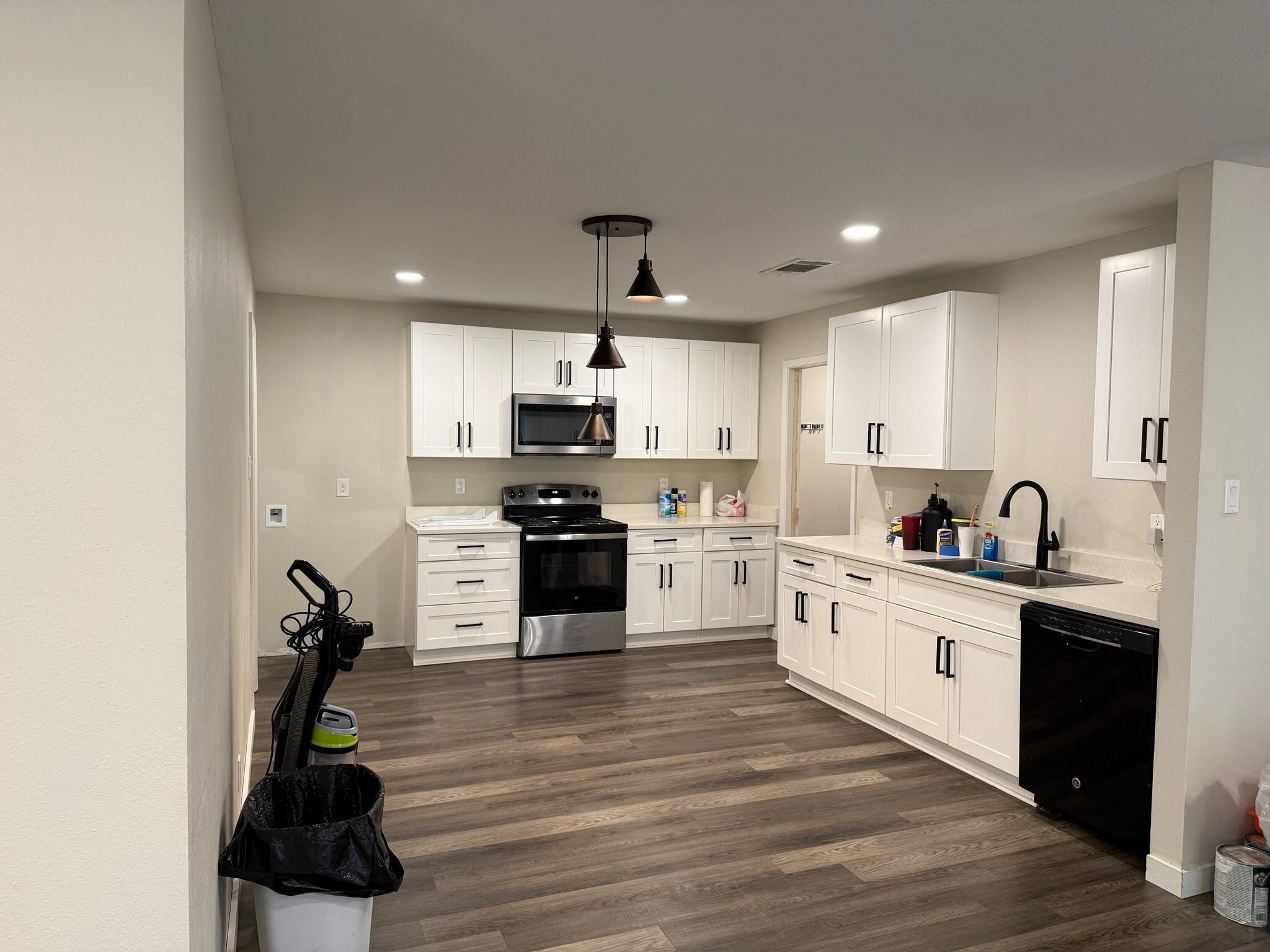 Building Photo - 9142 Village Brown