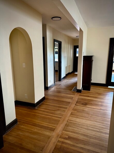 Main Floor Hallway - 2024 Perrysville Ave