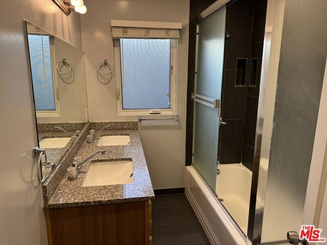 Building Photo - 15746 Magnolia Blvd