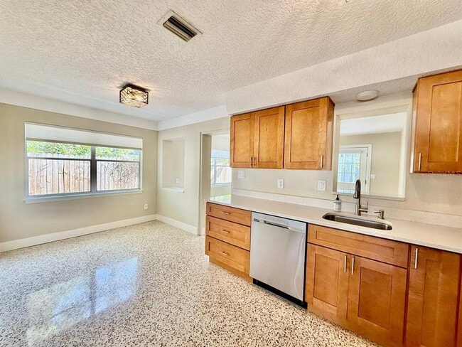 Building Photo - 2918 10th Ave N