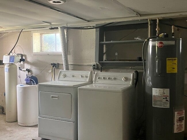 Building Photo - Updated 4 Bedroom, 1 Bathroom Farmhouse