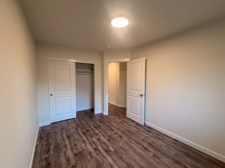 Building Photo - 507 NW Hillcrest Dr