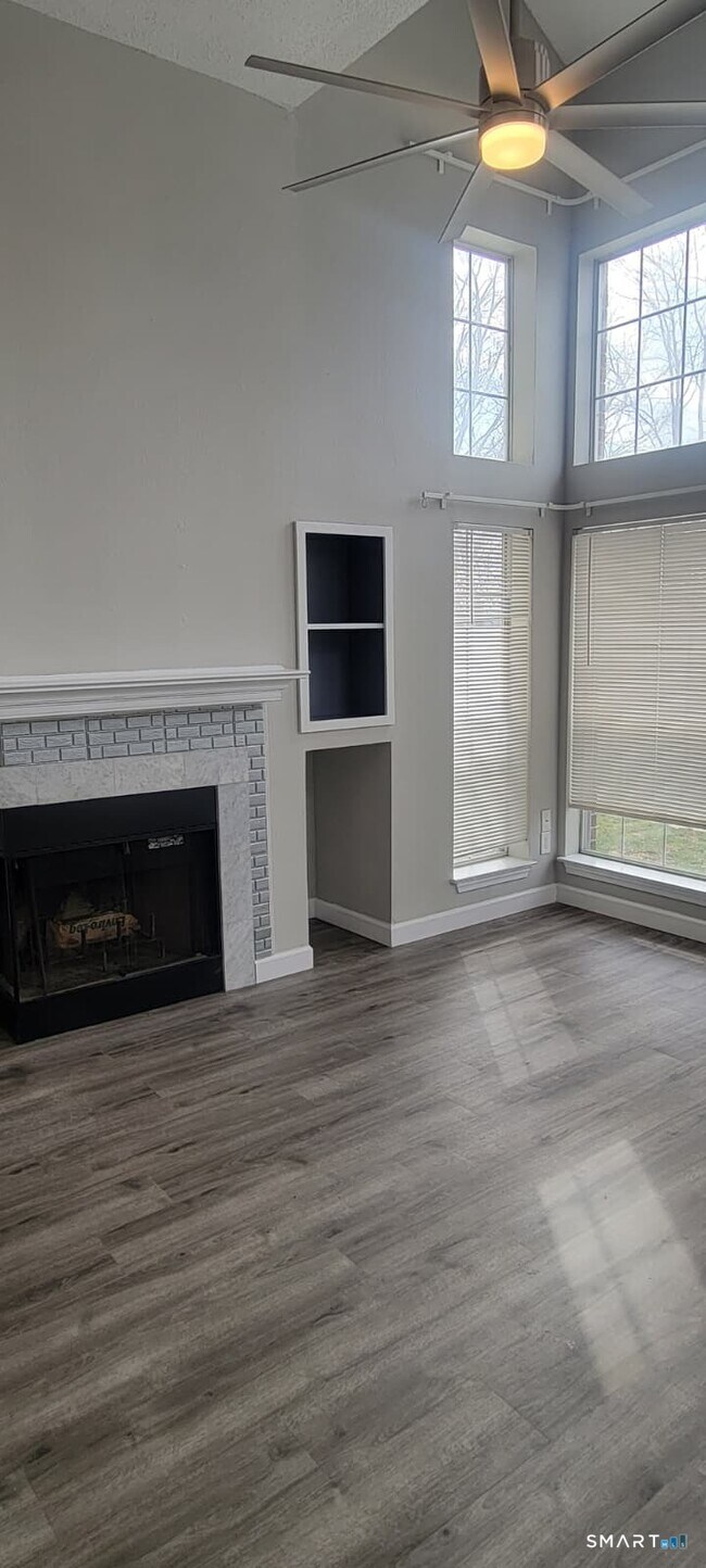 Building Photo - 211 Carriage Crossing Ln