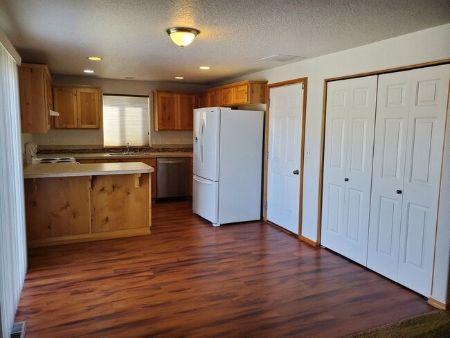 Building Photo - 3259 McKern Pl