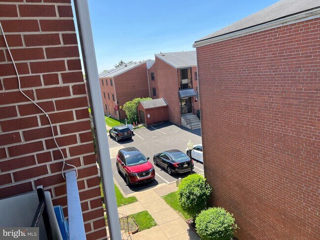 Building Photo - 809 Red Lion Rd