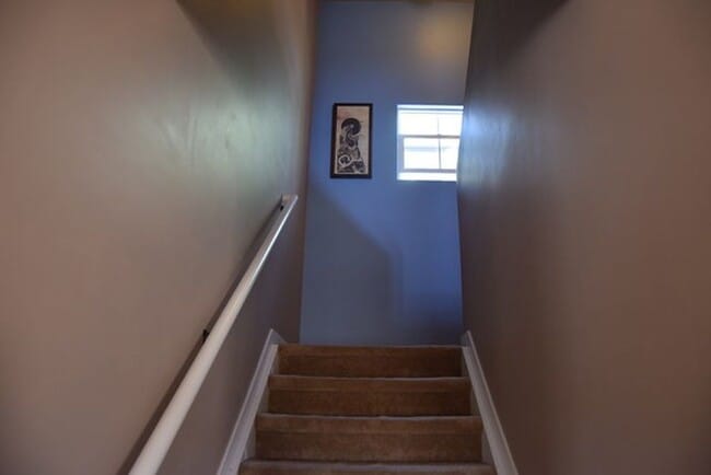 Building Photo - 3 bedroom 2 bath near golf course