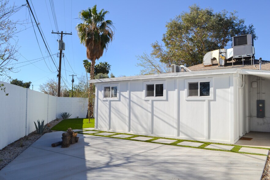 Building Photo - 925 Park Paseo