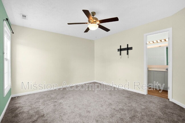 Building Photo - 3918 Red Oak Dr