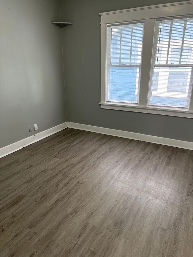 Building Photo - Charming 3-Bedroom/ 1 Bathroom house located in the heart of Topeka