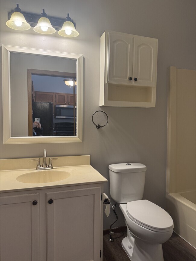 Building Photo - 17490 Pond Cir