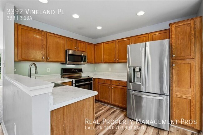 Building Photo - 3392 Vineland Pl
