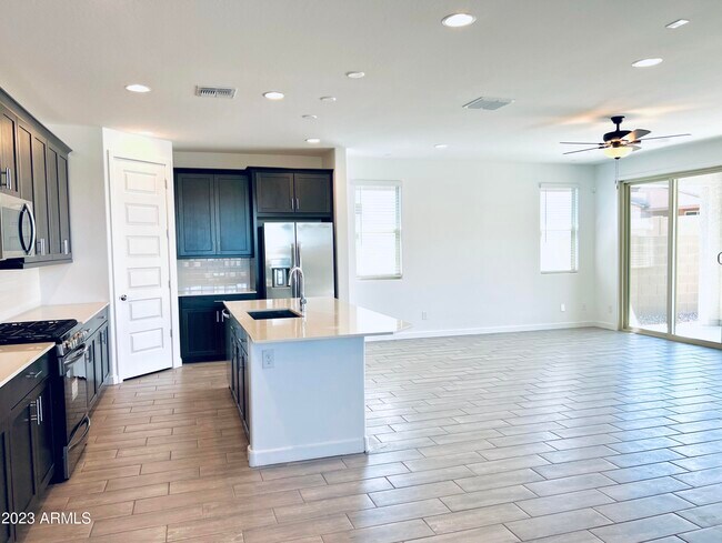 Building Photo - 1659 W Paseo Way