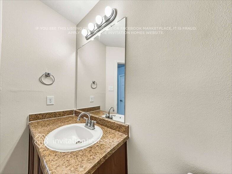 Building Photo - 5907 Deep S Dr