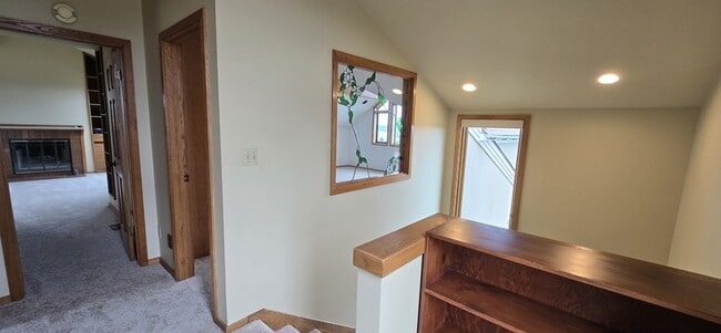 Building Photo - 3033 W Viewmont Wy W