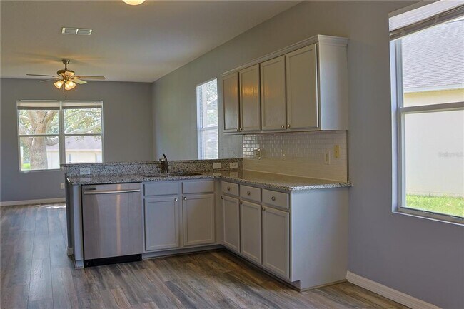 Building Photo - 558 Knollwood Dr