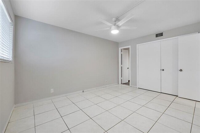 Building Photo - 2175 NE 56th St