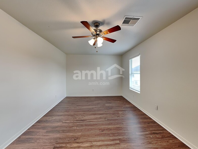 Building Photo - 5634 Cinnamon Lake Dr