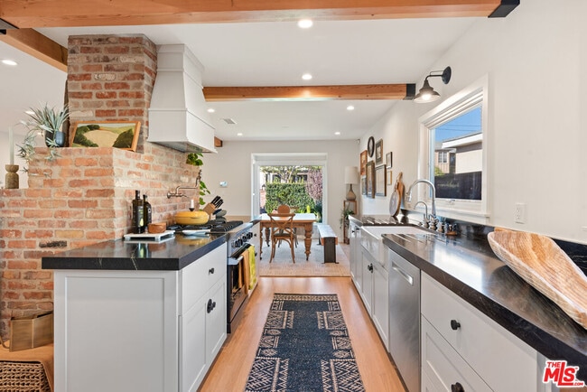 Building Photo - 11314 Homedale St