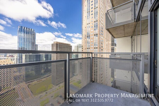 Building Photo - 235 W Van Buren St