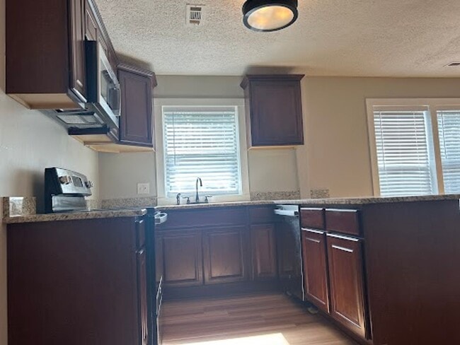 Building Photo - 3 Bed 2 Bath in Hapeville!