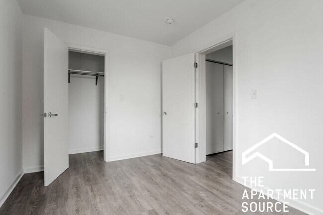 Building Photo - 940 W Winona St